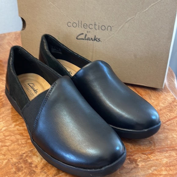 NIB   Clarks | Black Kayleigh Step Loafer Size 7 1/2 Wide   ZL840 - Picture 1 of 12